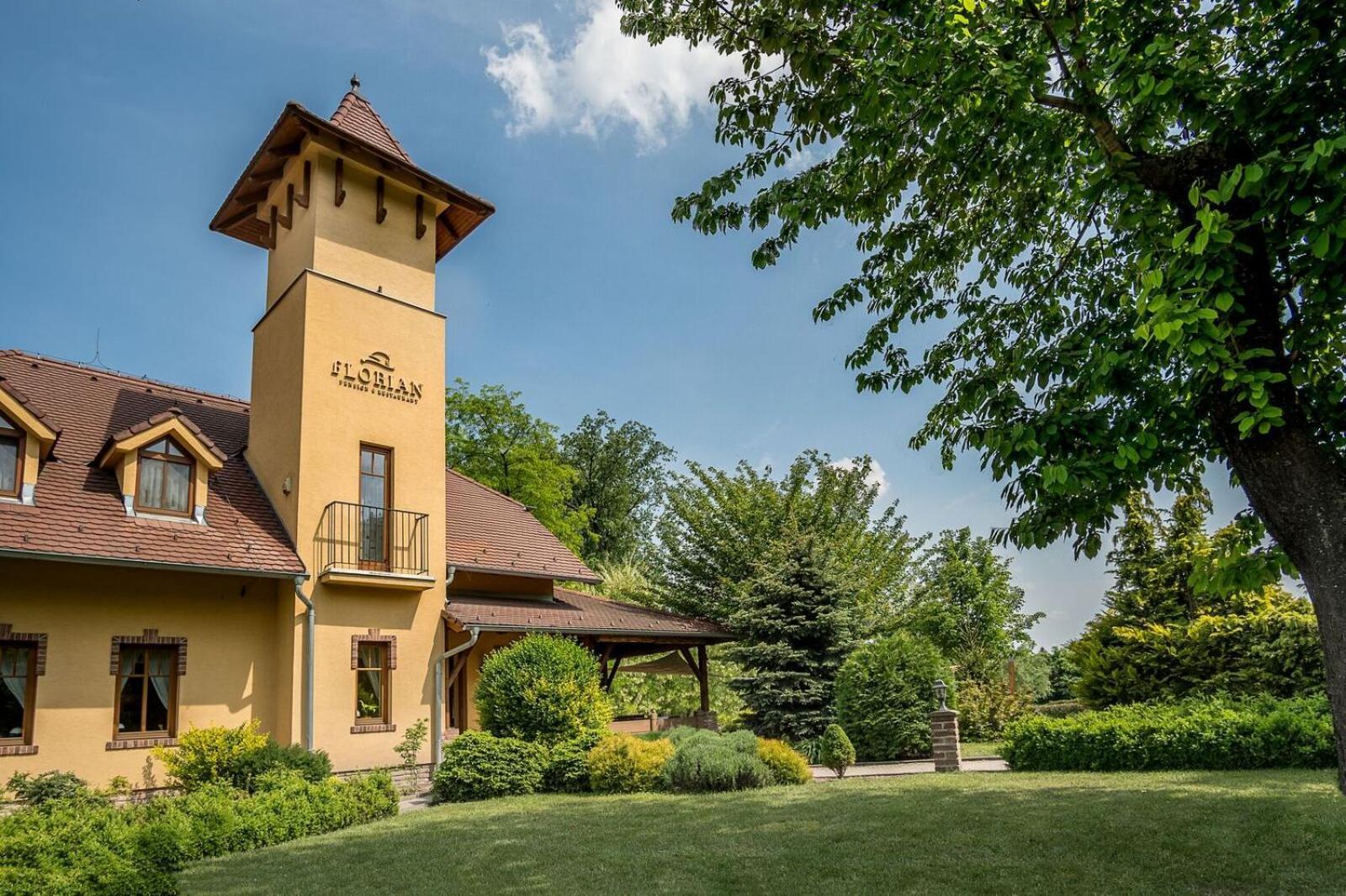 St. Florian Restaurant & Pension Vrakúň 외부 사진